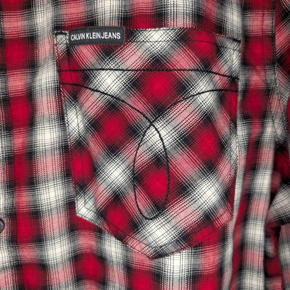 Calvin Klein Jeans Men's XL Plaid Short Sleeve Button Up Shirt Red Black Pocket - Picture 7 of 7